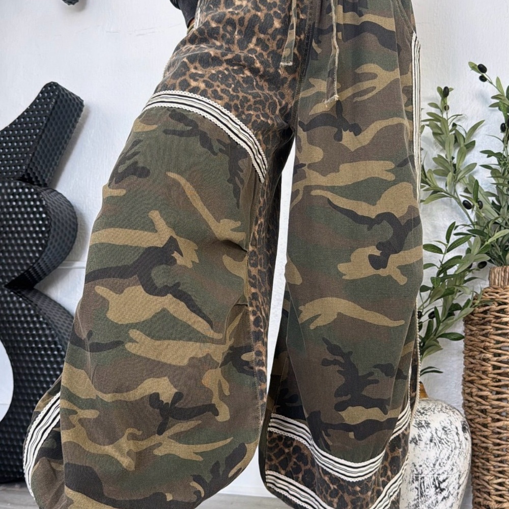 Womens Camo Jogger